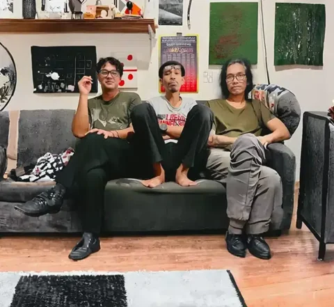 Trio Lesehan Lahirkan Lagu Siapa yang Tak Pernah 58 Trio Lesehan Lahirkan Lagu Siapa yang Tak Pernah