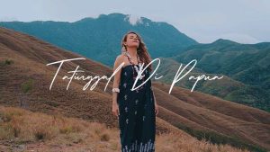 Nowela Mikhelia – Tatinggal Di Papua