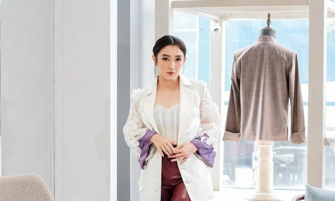 Cerita Cinta Ngena di Lagu Baru Melly Mono “Aku Bukan Dia”