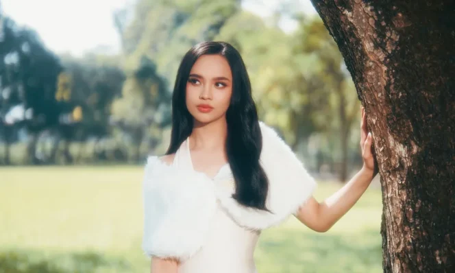 “Pura Pura” dari Lyodra, Cerita Cinta yang Nggak Seindah Itu